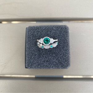 2 Piece Silver Emerald Gemstone 2 Ring Set